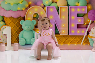 Eerste Verjaardag Cupcake Candy Pink Foto Achtergrond Ontworpen door Ashley Paul