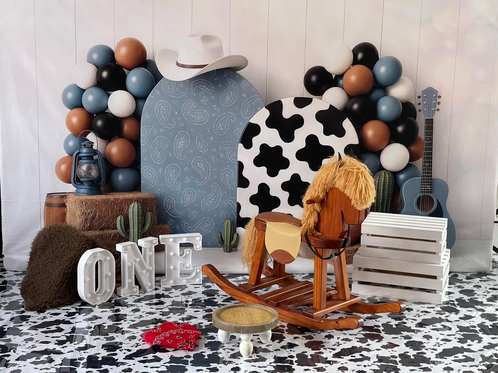 Cake Smash Western Cowboy Boots Blue Foto Achtergrond Designed by Ashley Paul