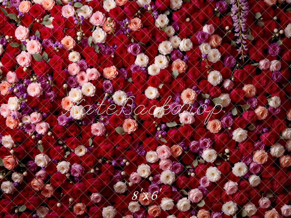 Fondo de pared de rosas rojas y rosas en flor diseñado por Mini MakeBelieve