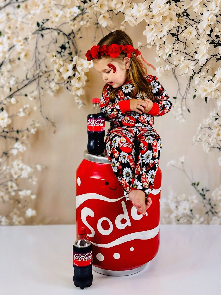 Fondo Blanco con Arco Floral Elegante Diseñado por Kate Image