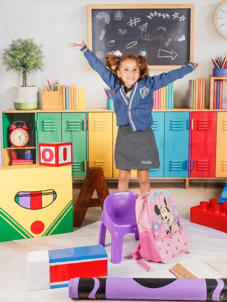 Back to School Kleurrijke Lockers Schoolbord Boeken Foto Achtergrond Designed by Emetselch