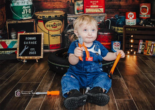 Garage Boys Foto Achtergrond Ontworpen door Arica Kirby