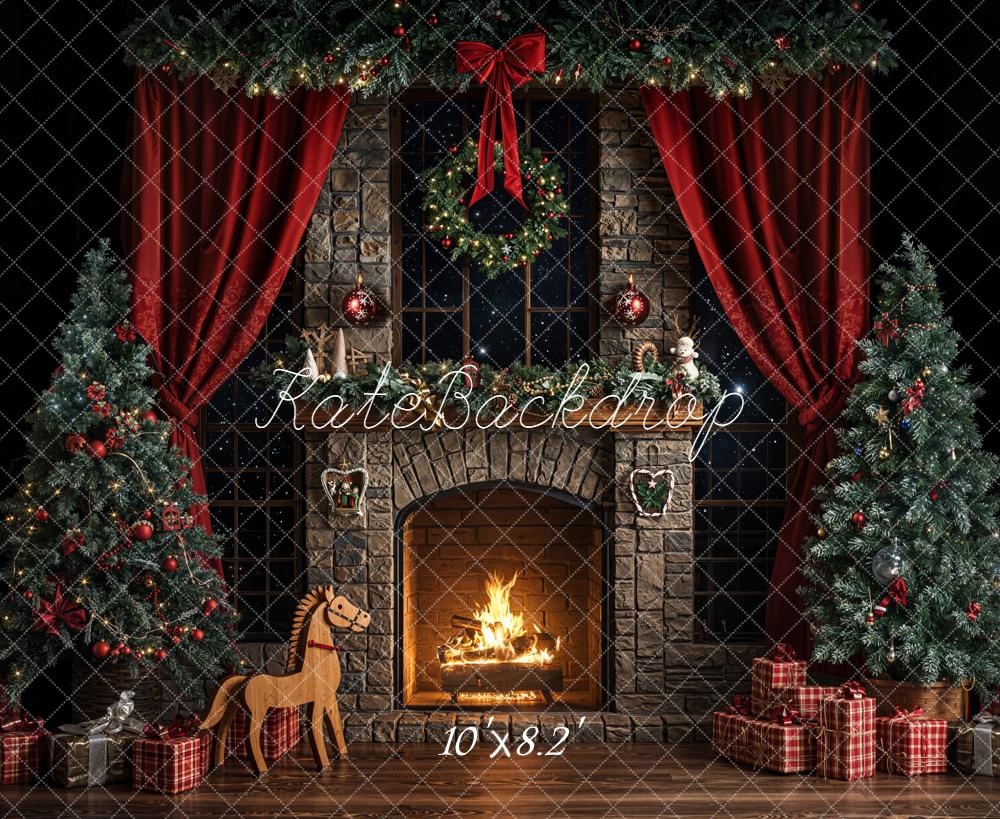 Navidad Chimenea Árbol Cortina Roja Fondo Oscuro Designed by Emetselch