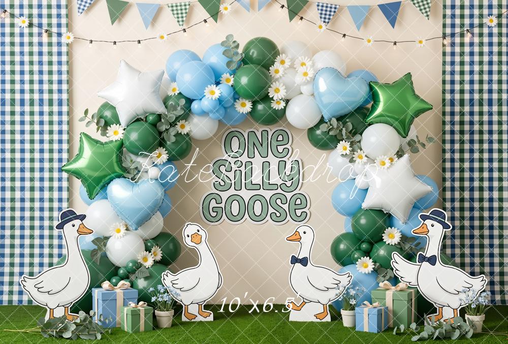 Kate Cake Smash Silly Goose Balloon Arch Green Plaid Daisy Backdrop Designed by Emetselch