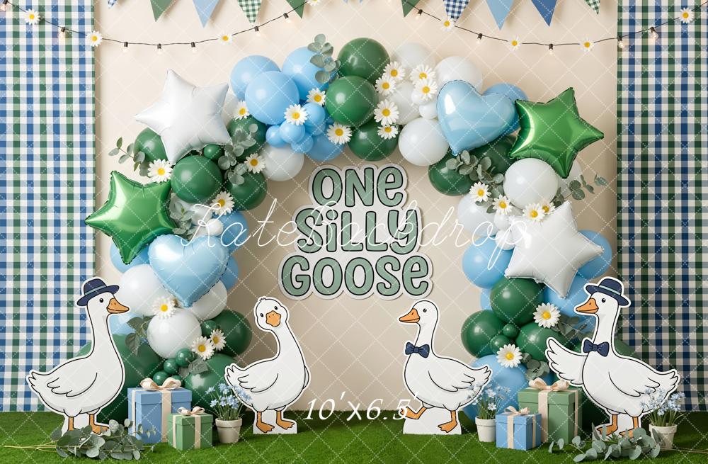 Kate Cake Smash Silly Goose Balloon Arch Green Plaid Daisy Backdrop Designed by Emetselch