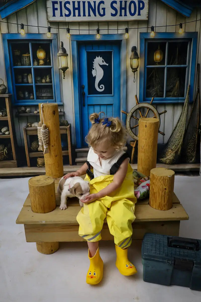 Negozio di pesca sfondo nautico progettato da Ashley Paul