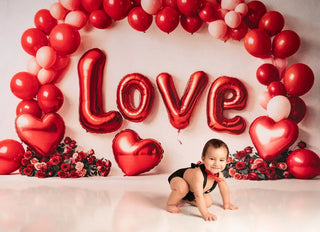 Arco di Palloncini d'Amore per San Valentino Cuore Rose Sfondo Designed by Emetselch