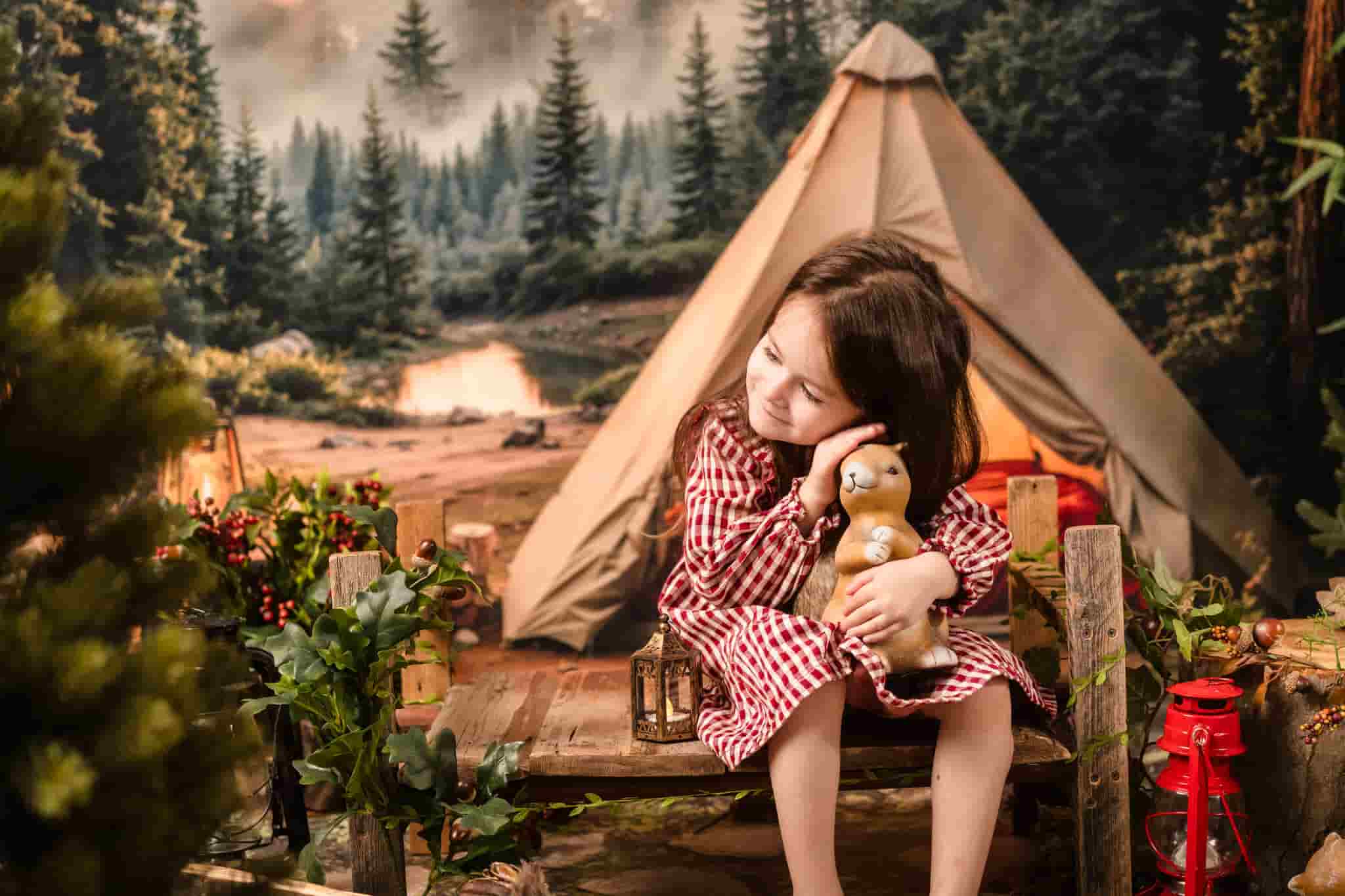 Camping Forest Tent Lights Foto Achtergrond Designed by Emetselch