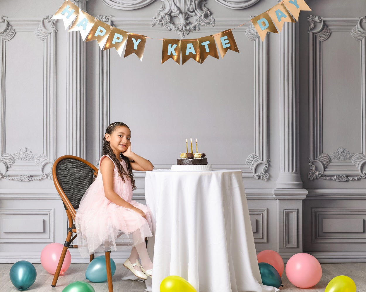 Sfondo murale ornamentale bianco progettato da Mini MakeBelieve