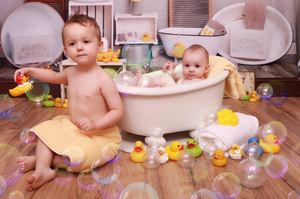 Katebackdrop£ºKate Bath Time Baby Backdrop Summer Rubber Ducks and Bubbles Photos Designed by Erin Larkins