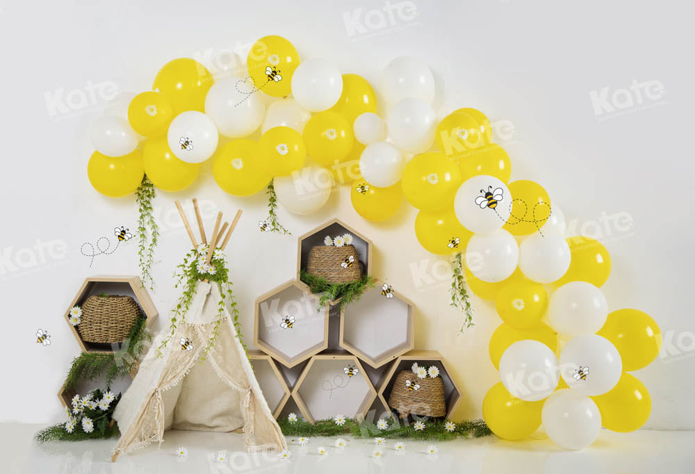 Kate Industrious Bee Balloons Cake Smash Backdrop Designed by Uta Mueller Photography