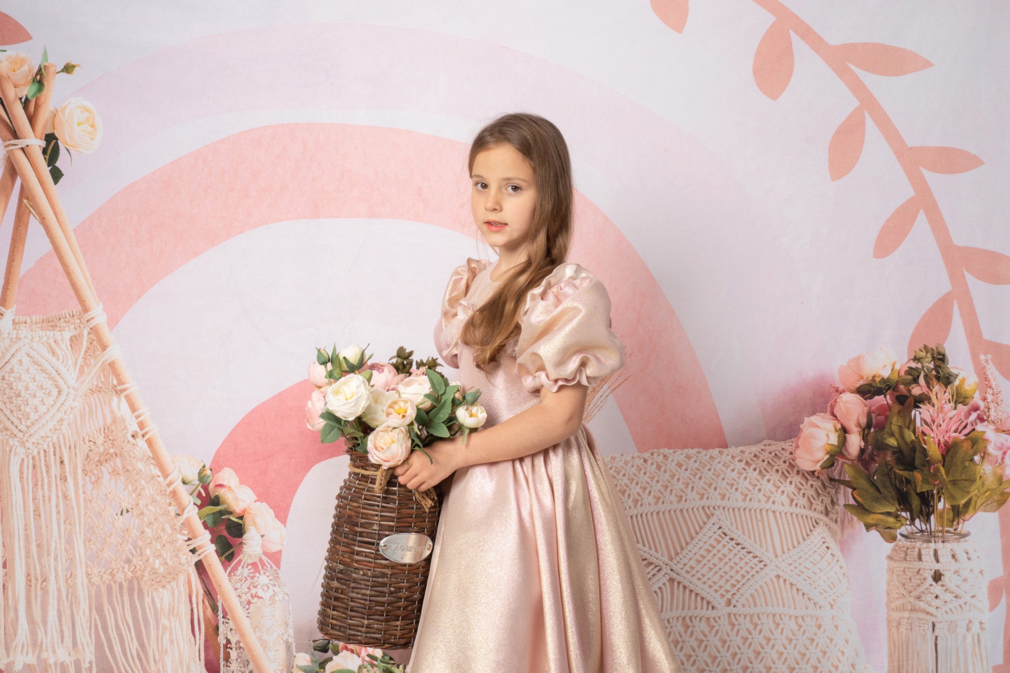 Fondo de pastel destruido con motivo de tienda de campaña arcoíris estilo boho para sesiones fotográficas