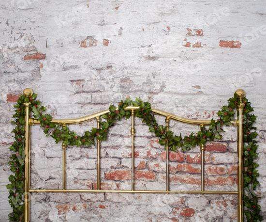 Katebackdrop鎷㈡綖Kate Half Brass Bed with Ivy Headboard Brick Wall Backdrop Designed by Pine Park Collection