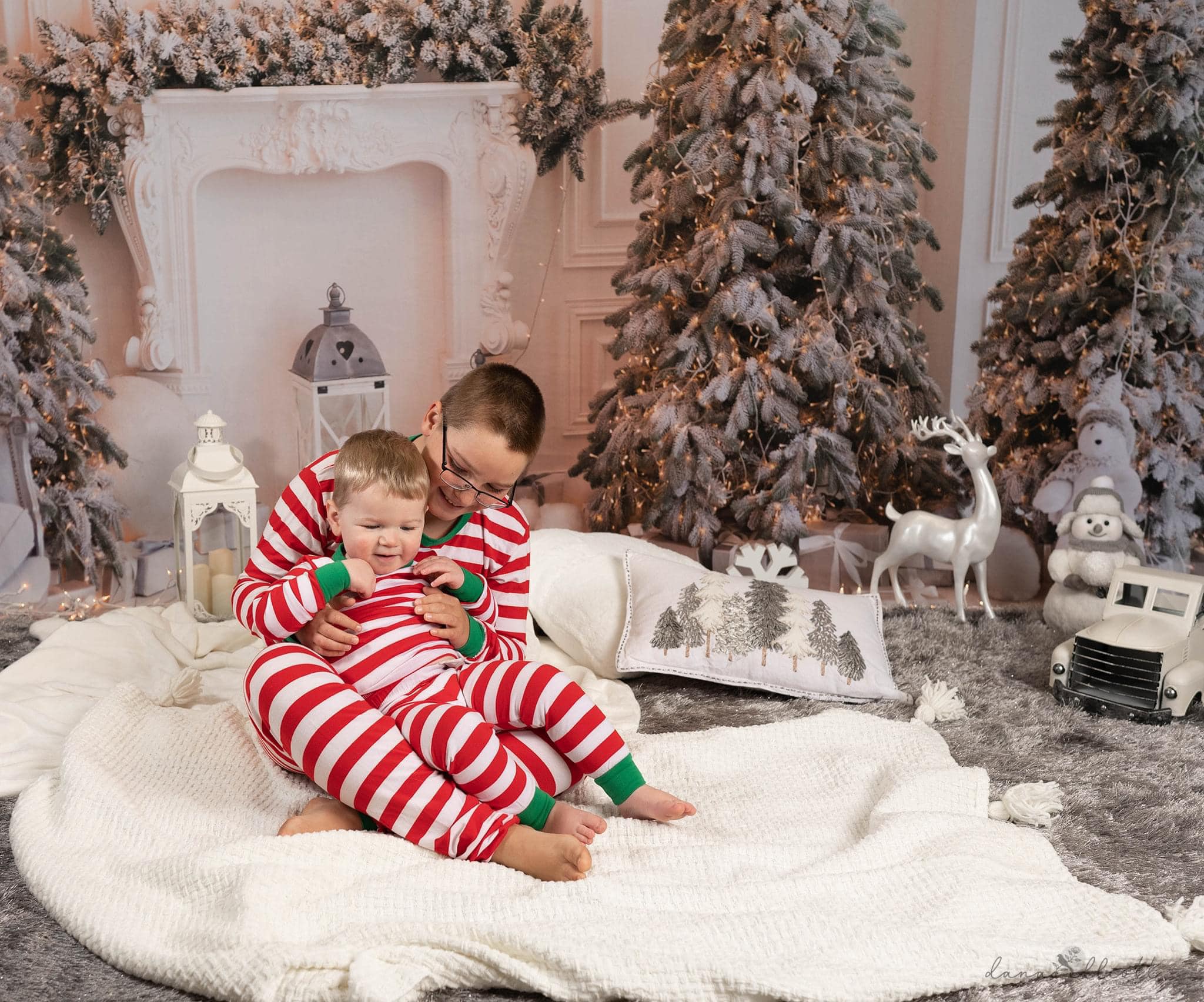 RTS Kate Christmas Bear White Backdrop for Photography